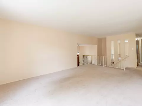 2134 S Hull Dr, Wheaton, IL 60189 photo 8