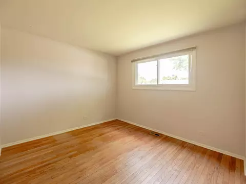 2134 S Hull Dr, Wheaton, IL 60189 photo 11