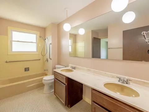 2134 S Hull Dr, Wheaton, IL 60189 photo 12