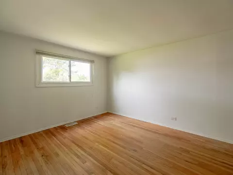 2134 S Hull Dr, Wheaton, IL 60189 photo 10