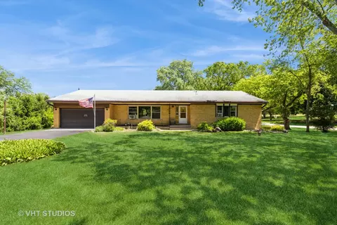 1221 S Grove Ave, Barrington, IL 60010