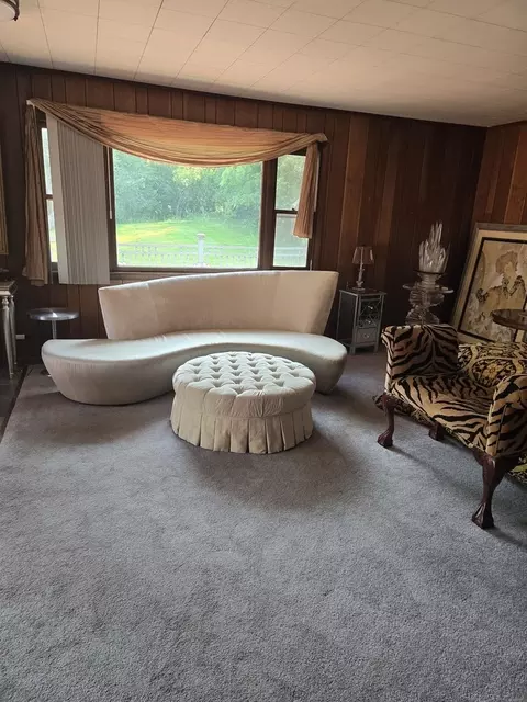 Living - 842 Highview Ave, Olympia Fields, IL 60461 photo 5 of 6