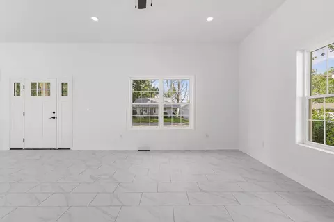 Living - 409 E Buckner St, Tuscola, IL 61953 photo 3 of 4