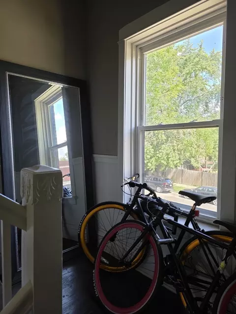 Entry Way - 1106 N Hamlin Ave, Chicago, IL 60651 photo 5 of 6