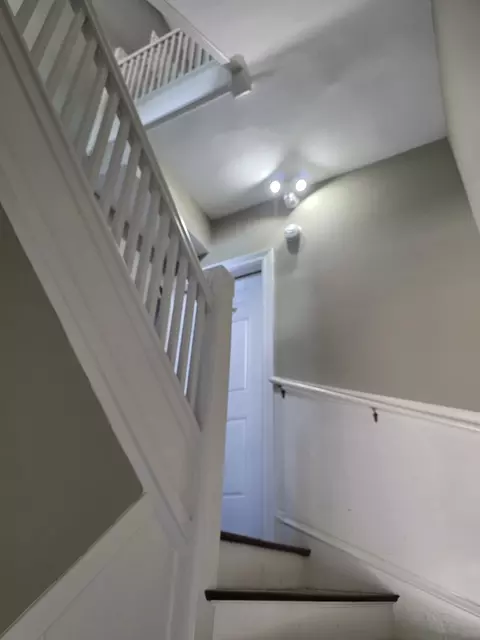Entry Way - 1106 N Hamlin Ave, Chicago, IL 60651 photo 3 of 6