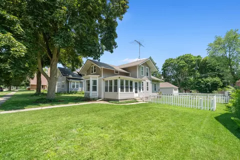 220 N Cedar St, Waterman, IL 60556