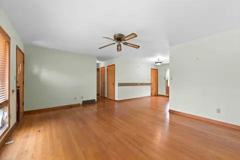 Living - 345 W Jeffery St, Kankakee, IL 60901 photo 3 of 5