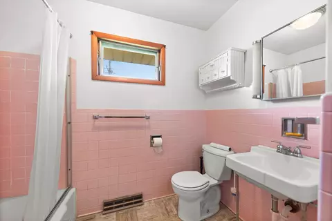 Bath - 345 W Jeffery St, Kankakee, IL 60901 photo 1 of 1