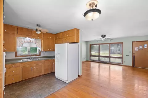 Living - 345 W Jeffery St, Kankakee, IL 60901 photo 5 of 5