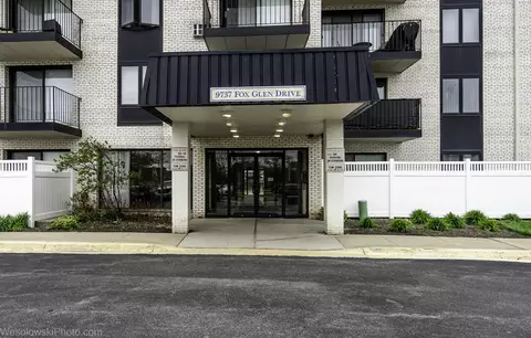 9737 N Fox Glen Dr #4A, Niles, IL 60714