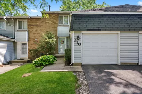 210 Diane Ln, Bolingbrook, IL 60440