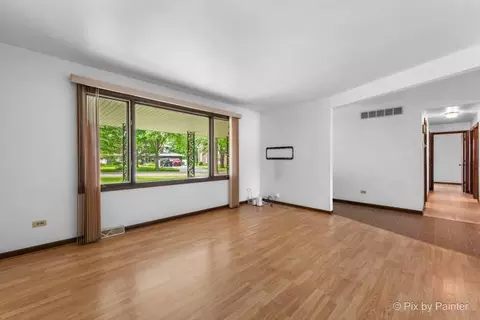 Living - 195 Westgate Dr, Elgin, IL 60123 photo 2 of 7