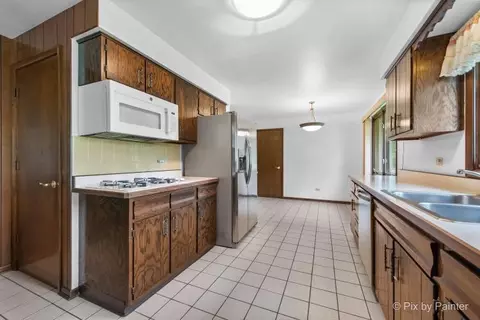 Kitchen - 195 Westgate Dr, Elgin, IL 60123 photo 2 of 3