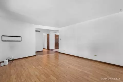 Living - 195 Westgate Dr, Elgin, IL 60123 photo 3 of 7