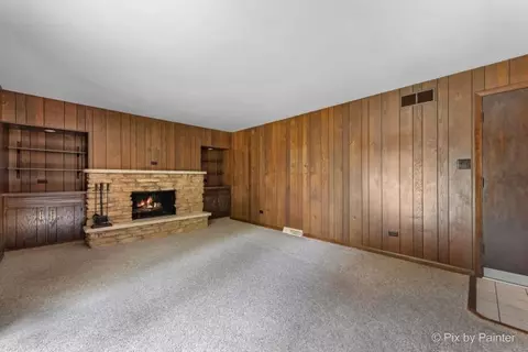 Living - 195 Westgate Dr, Elgin, IL 60123 photo 4 of 7