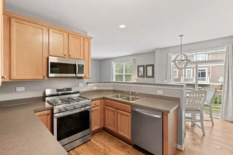 Kitchen - 3072 Bridgeham St, Elgin, IL 60124 photo 1 of 2