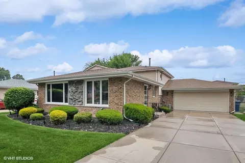 9133 Moody Ave, Oak Lawn, IL 60453