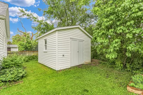 907 E Glenview Dr, Tuscola, IL 61953 photo 28