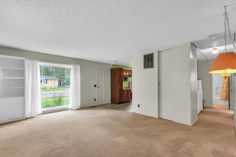 907 E Glenview Dr, Tuscola, IL 61953 photo 4