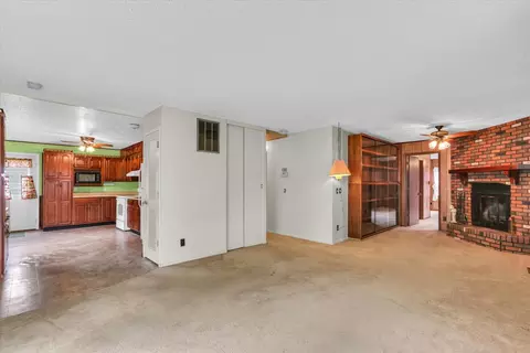 907 E Glenview Dr, Tuscola, IL 61953 photo 6
