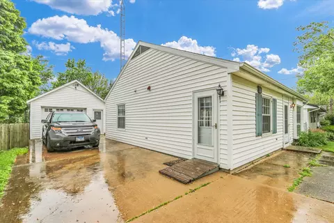 907 E Glenview Dr, Tuscola, IL 61953 photo 22