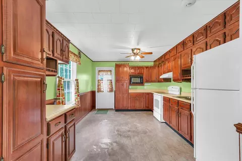 907 E Glenview Dr, Tuscola, IL 61953 photo 9