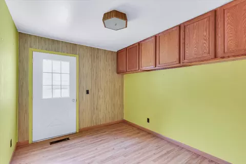 907 E Glenview Dr, Tuscola, IL 61953 photo 16