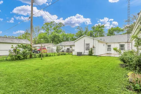 907 E Glenview Dr, Tuscola, IL 61953 photo 31