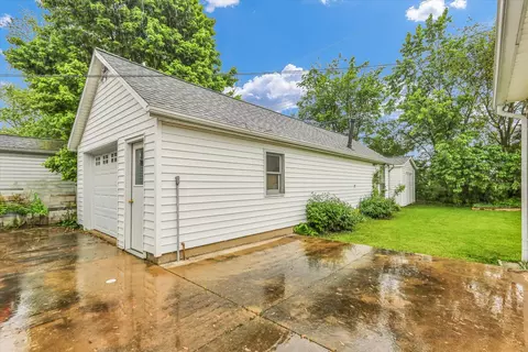 907 E Glenview Dr, Tuscola, IL 61953 photo 23