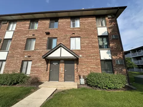 189 Gregory St #1, Aurora, IL 60504