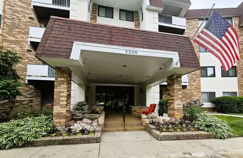 3300 N Carriageway Dr #307, Arlington Heights, IL 60004