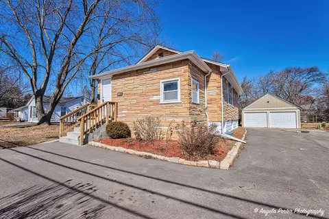 208 W Nippersink Rd, Round Lake, IL 60073