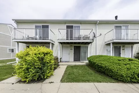 454 Meadow Green Ln, Round Lake Beach, IL 60073