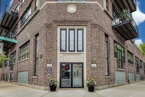 1201 W Wrightwood Ave #22, Chicago, IL 60614