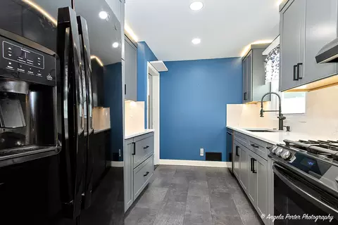 Kitchen - 482 S Alfred Ave, Elgin, IL 60123 photo 5 of 5