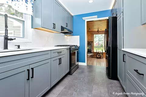Kitchen - 482 S Alfred Ave, Elgin, IL 60123 photo 1 of 5