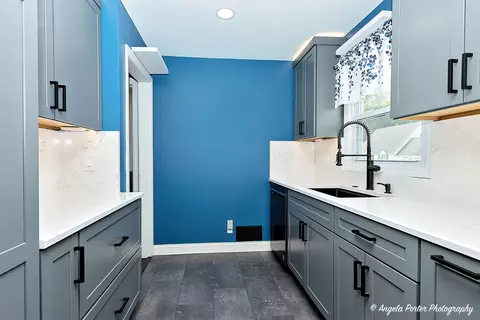 Kitchen - 482 S Alfred Ave, Elgin, IL 60123 photo 3 of 5