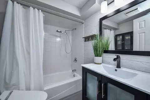 Bath - 2060 Childs Ct, Wheaton, IL 60187 photo 2 of 2