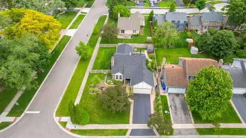 View/Area - 2060 Childs Ct, Wheaton, IL 60187 photo 2 of 7