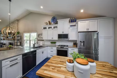 Kitchen - 2060 Childs Ct, Wheaton, IL 60187 photo 2 of 2
