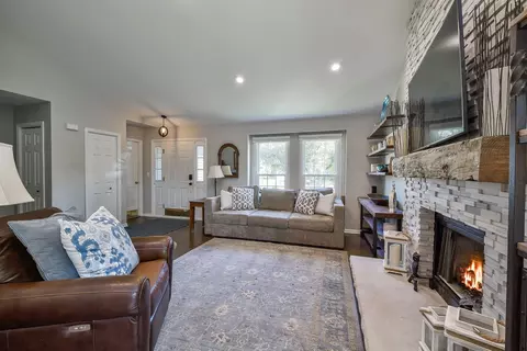Living - 2060 Childs Ct, Wheaton, IL 60187 photo 1 of 2