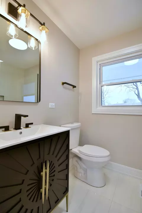 903 Jarvis Ave, Des Plaines, IL 60018 photo 17