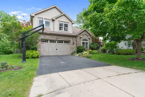 1823 S Robin Ct, Libertyville, IL 60048