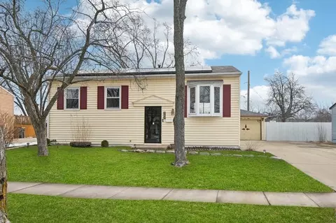 703 Sunset Cir, Streamwood, IL 60107