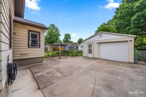 Exterior - 613 Jackson St, Aurora, IL 60505 photo 4 of 6