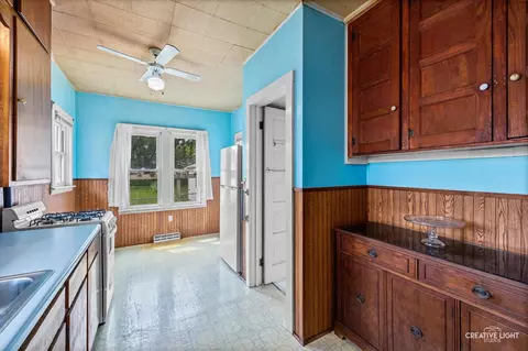 Kitchen - 613 Jackson St, Aurora, IL 60505 photo 2 of 3