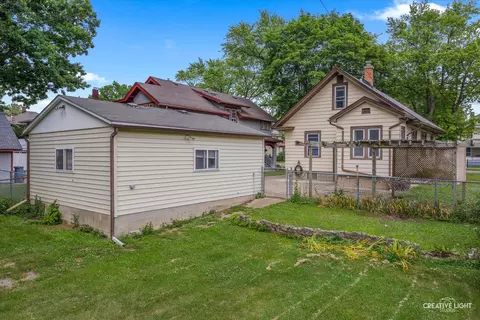 Exterior - 613 Jackson St, Aurora, IL 60505 photo 5 of 6