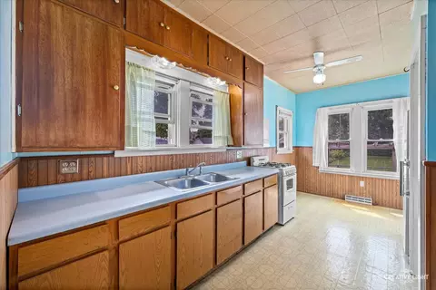 Kitchen - 613 Jackson St, Aurora, IL 60505 photo 1 of 3