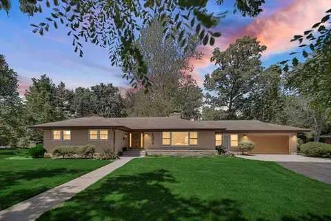 1006 Gardner Rd, Flossmoor, IL 60422