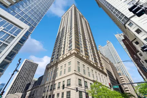10 E Delaware Pl #21B, Chicago, IL 60611
